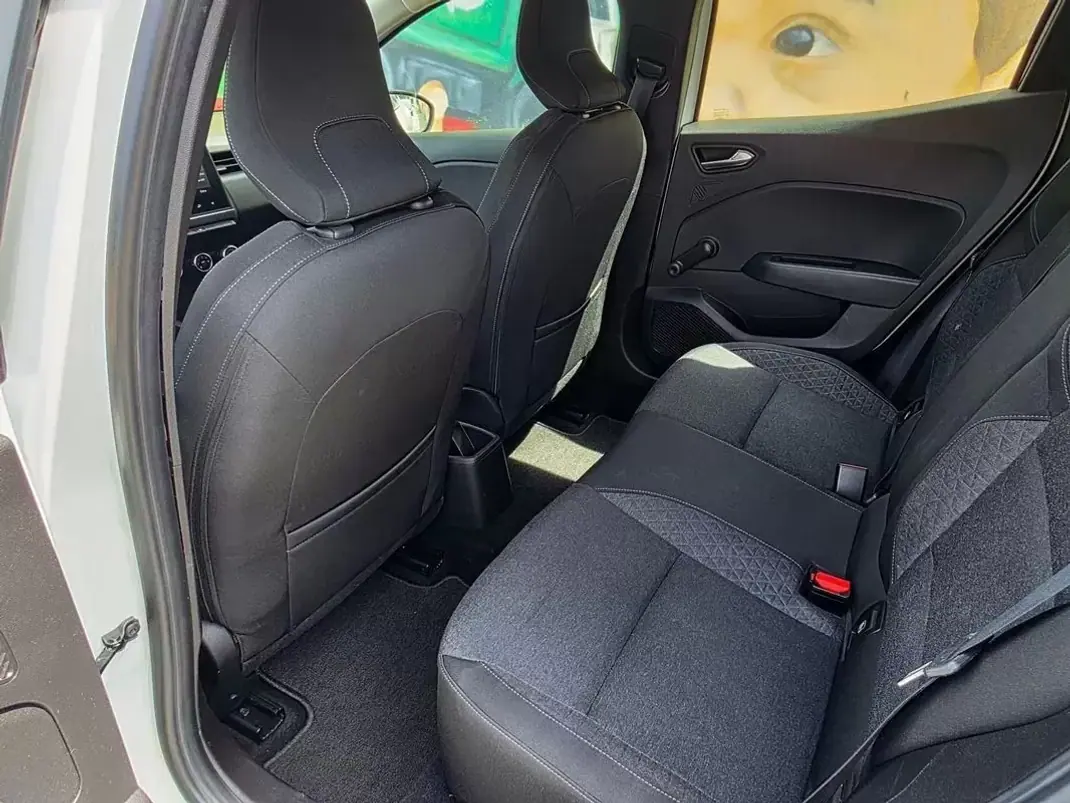 Renault Clio 2020 - 10990 EUR, 130000 km - AUTO.MOTO.pt - 130000km - foto 7 de 7