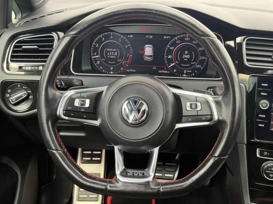 Volkswagen Golf 2018 - 26990 EUR, 148000 km - AUTO.MOTO.pt - 148000km - foto 14 de 15