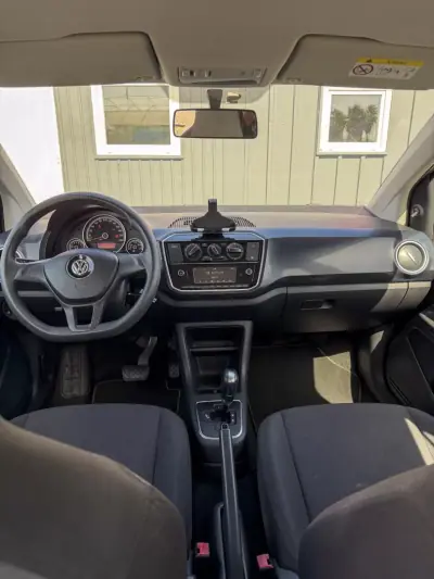Volkswagen Up! 2017 - 7500 EUR, 191000 km - AUTO.MOTO.pt - 191000km - foto 9 de 10