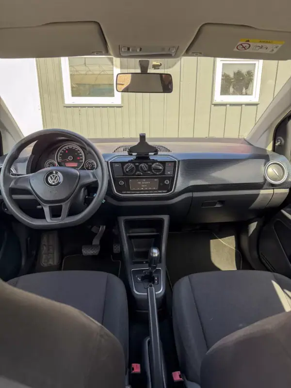 Volkswagen Up! 2017 - 7500 EUR, 191000 km - AUTO.MOTO.pt - 191000km - foto 9 de 10