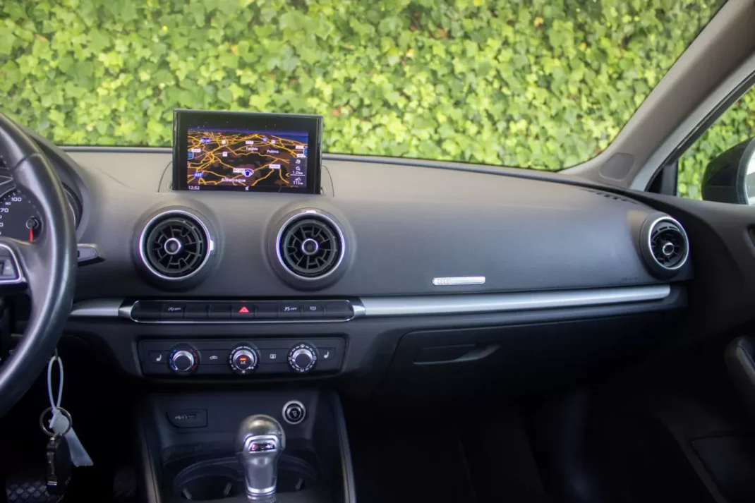 Audi A3 Sportback 2019 - 17800 EUR, 118000 km - AUTO.MOTO.pt - 118000km - foto 16 de 16