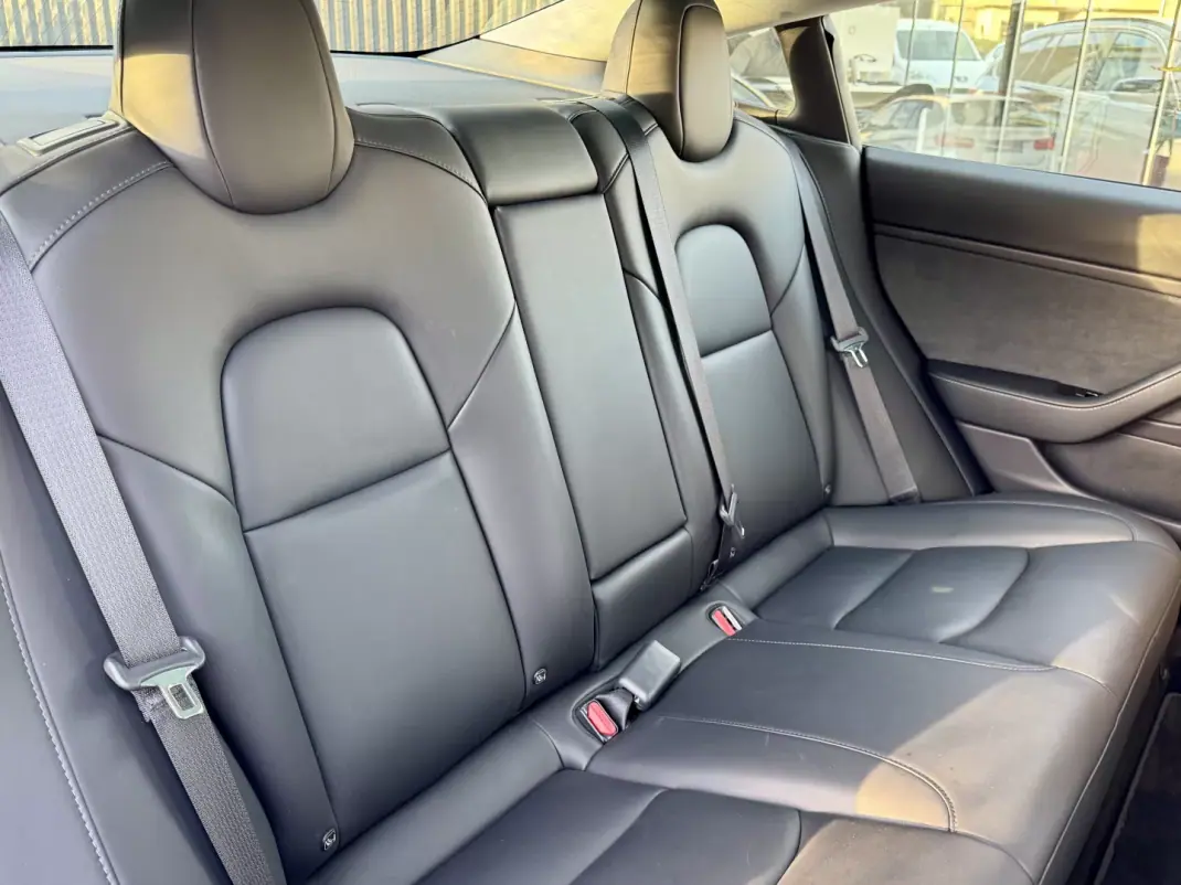 Tesla Model 3 2019 - 25999 EUR, 60000 km - AUTO.MOTO.pt - 60000km - foto 19 de 24