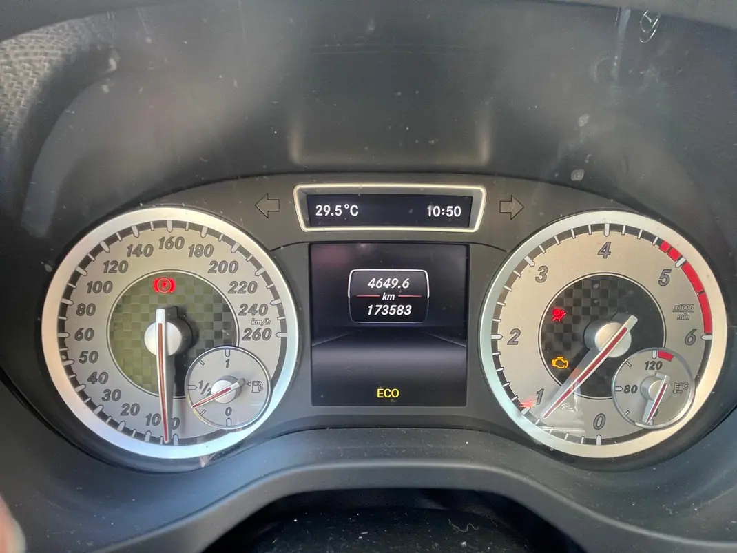 Mercedes-Benz A 180 2014 - 14990 EUR, 173538 km - AUTO.MOTO.pt - 173538km - foto 7 de 13