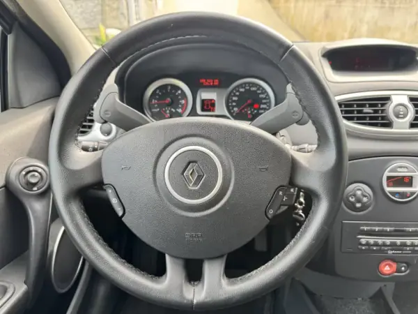 Renault Clio 2008 - 6500 EUR, 155923 km - AUTO.MOTO.pt - 155923km - foto 11 de 23