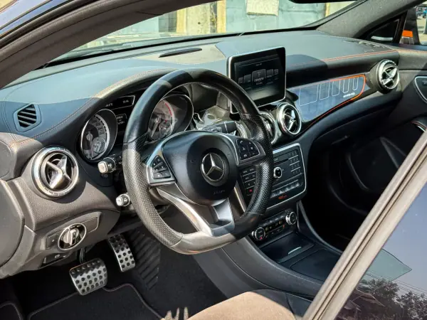 Mercedes-Benz CLA 220 2015 - 20990 EUR, 160000 km - AUTO.MOTO.pt - 160000km - foto 5 de 12