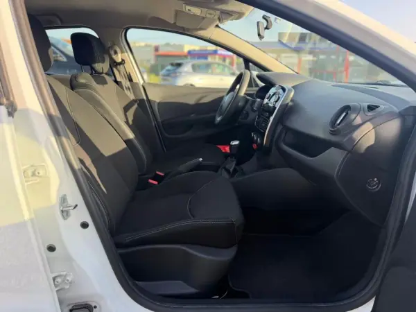 Renault Clio 2017 - 9690 EUR, 117000 km - AUTO.MOTO.pt - 117000km - foto 9 de 16