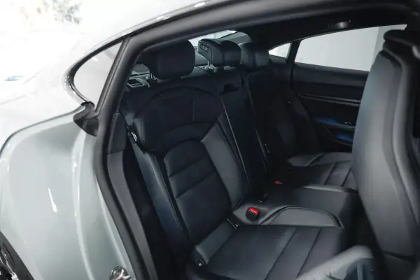 Porsche Taycan 2020 - 64950 EUR, 55941 km - AUTO.MOTO.pt - 55941km - foto 50 de 52