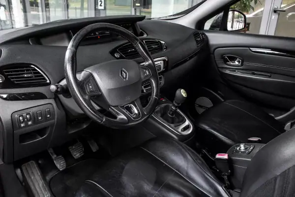 Renault Grand Scénic 2015 - 8990 EUR, 282413 km - AUTO.MOTO.pt - 282413km - foto 25 de 43