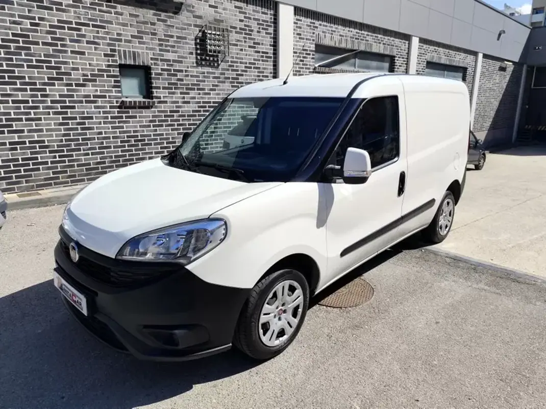 Fiat Doblo 1.3 Multijet ,3Lug. ,Iva Dedutivel 2017 - 9980 EUR, 85000 km - AUTO.MOTO.pt - 85000km - foto 1 de 26