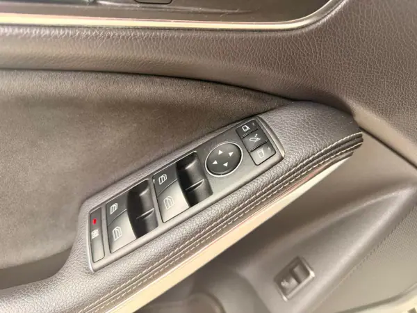 Mercedes-Benz CLA 200 2018 - 24990 EUR, 139299 km - AUTO.MOTO.pt - 139299km - foto 19 de 23
