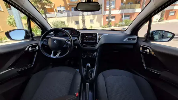 Peugeot 208 2019 - 9980 EUR, 50000 km - AUTO.MOTO.pt - 50000km - foto 2 de 14