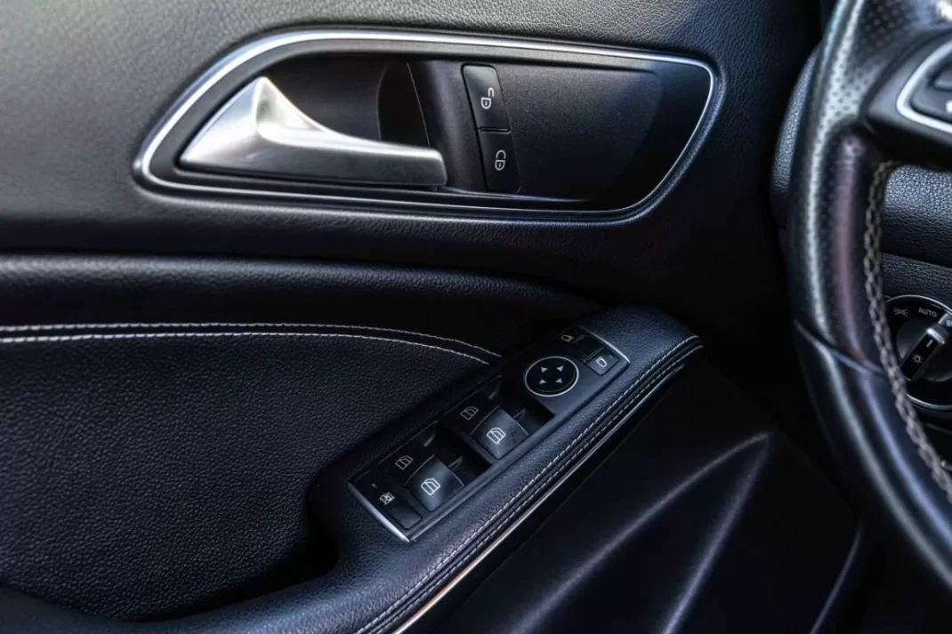 Mercedes-Benz CLA 180 2019 - 22990 EUR, 188150 km - AUTO.MOTO.pt - 188150km - foto 23 de 35