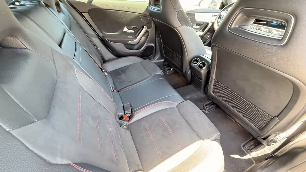 Mercedes-Benz CLA 180 2020 - 30990 EUR, 111000 km - 111000km - foto 7 de 26