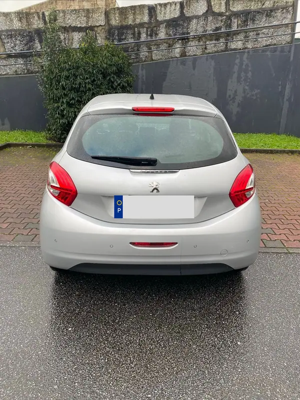 Peugeot 208 2014 — foto 2 de 8