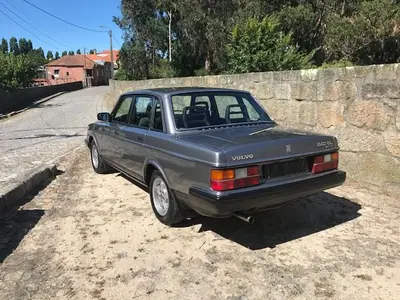 Volvo 244 1987 - 10500 EUR, 317000 km - AUTO.MOTO.pt - 317000km - foto 4 de 41