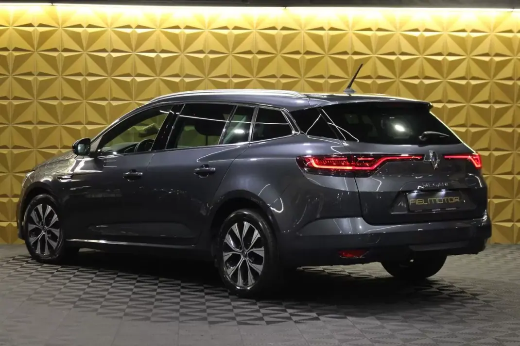 Renault Mégane Sport Tourer 2021 - 14900 EUR, 144000 km - AUTO.MOTO.pt - 144000km - foto 10 de 32