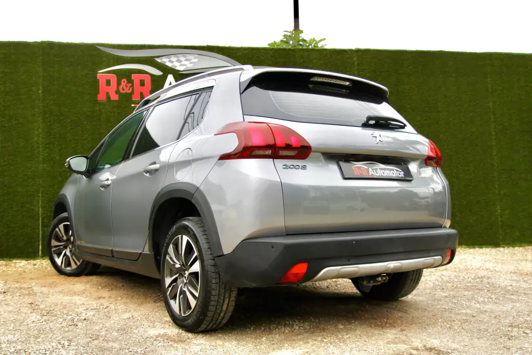 Peugeot 2008 2017 - 12900 EUR, 100000 km - AUTO.MOTO.pt - 100000km - foto 9 de 27