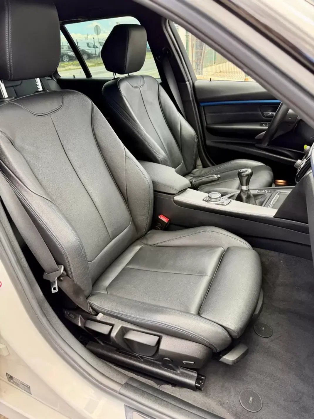 BMW 320 2019 - 23950 EUR, 152000 km - AUTO.MOTO.pt - 152000km - foto 25 de 34