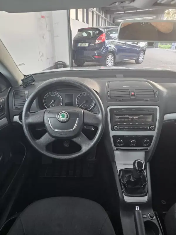 Skoda Octavia 2012 - 9350 EUR, 284108 km - AUTO.MOTO.pt - 284108km - foto 23 de 26