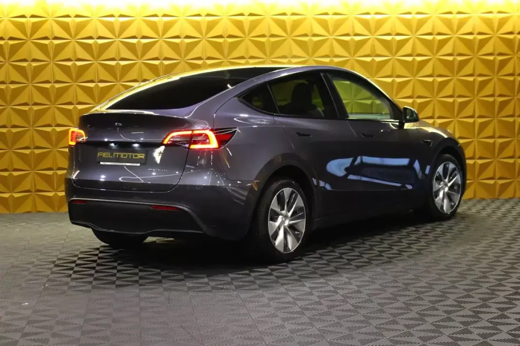 Tesla Model Y 2021 - 32240 EUR, 132000 km - AUTO.MOTO.pt - 132000km - foto 12 de 38