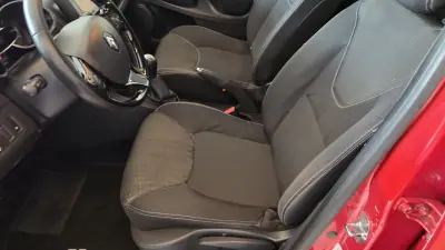 Renault Clio 2014 - 7900 EUR, 194340 km - AUTO.MOTO.pt - 194340km - foto 33 de 47