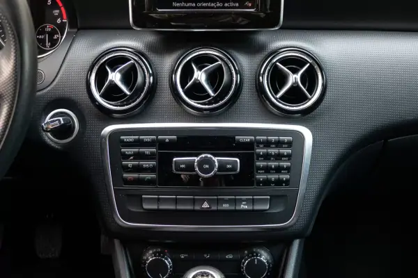 Mercedes-Benz A 180 2013 - 10990 EUR, 215000 km - AUTO.MOTO.pt - 215000km - foto 17 de 34
