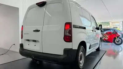 Peugeot PARTNER GIRAFON 2019 - 12990 EUR, 173169 km - AUTO.MOTO.pt - 173169km - foto 8 de 23