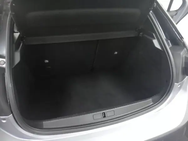 Opel Corsa 2021 - 13900 EUR, 80000 km - AUTO.MOTO.pt - 80000km - foto 17 de 29