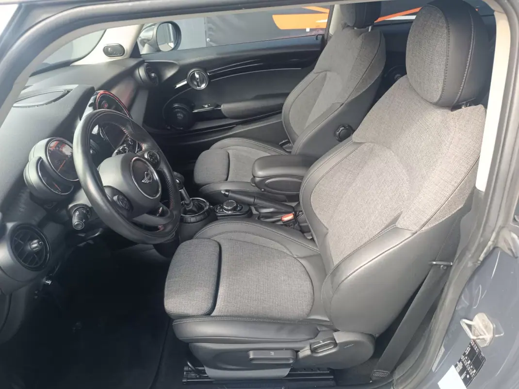 MINI Cooper S 2016 - 16000 EUR, 232000 km - AUTO.MOTO.pt - 232000km - foto 40 de 46