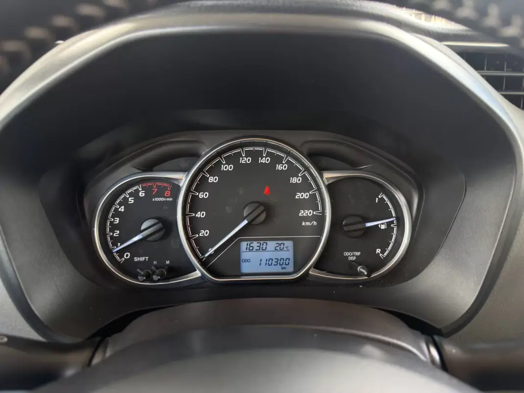 Toyota Yaris 2020 - 12990 EUR, 110000 km - AUTO.MOTO.pt - 110000km - foto 18 de 22