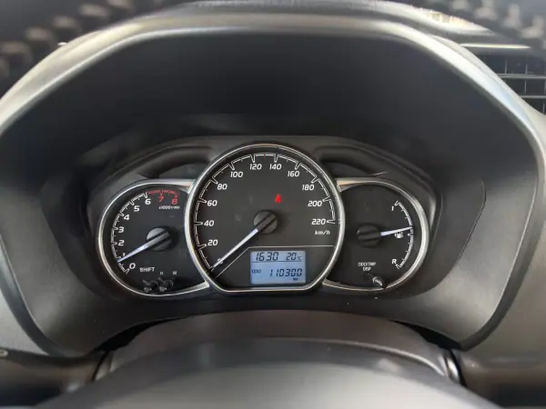 Toyota Yaris 2020 - 12990 EUR, 110000 km - AUTO.MOTO.pt - 110000km - foto 18 de 22