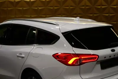 Ford Focus SW 2019 - 13900 EUR, 160000 km - AUTO.MOTO.pt - 160000km - foto 12 de 32