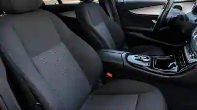 Mercedes-Benz E 300 2020 - 27950 EUR, 138000 km - AUTO.MOTO.pt - 138000km - foto 6 de 19