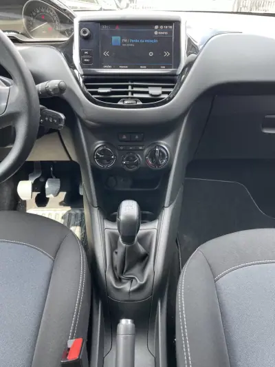Peugeot 208 2019 - 11900 EUR, 56000 km - AUTO.MOTO.pt - 56000km - foto 9 de 13