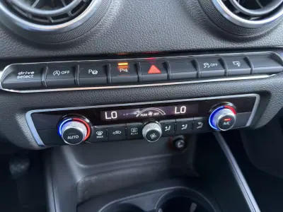 Audi A3 Limousine 2016 - 17000 EUR, 187641 km - AUTO.MOTO.pt - 187641km - foto 13 de 19