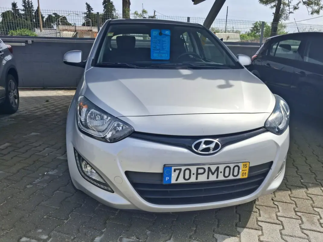 Hyundai i20 2015 - 8500 EUR, 90000 km - AUTO.MOTO.pt - 90000km - foto 1 de 13