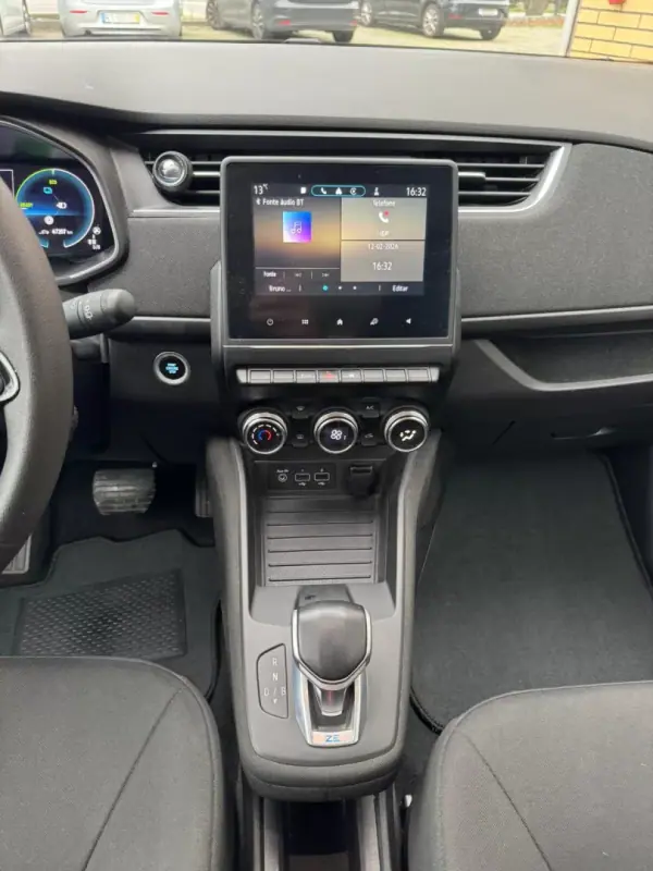 Renault Zoe 2022 - 16450 EUR, 67207 km - AUTO.MOTO.pt - 67207km - foto 11 de 11