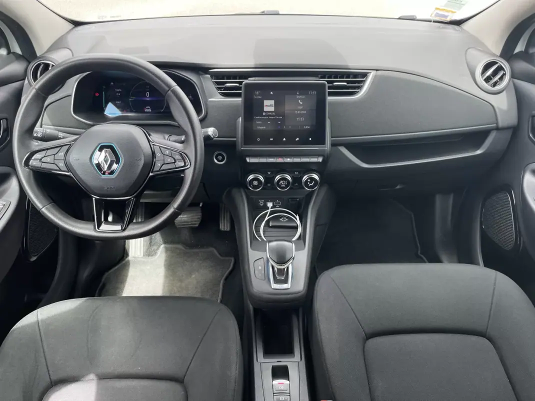 Renault Zoe 2020 - 14990 EUR, 69000 km - AUTO.MOTO.pt - 69000km - foto 10 de 23