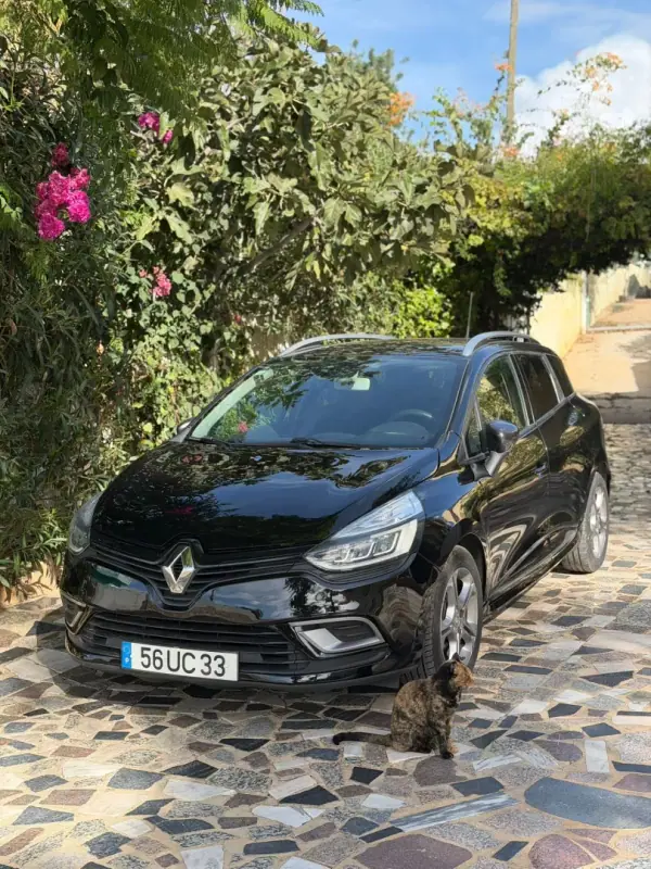 Renault Clio 2018 - 13900 EUR, 145107 km - AUTO.MOTO.pt - 145107km - foto 3 de 10
