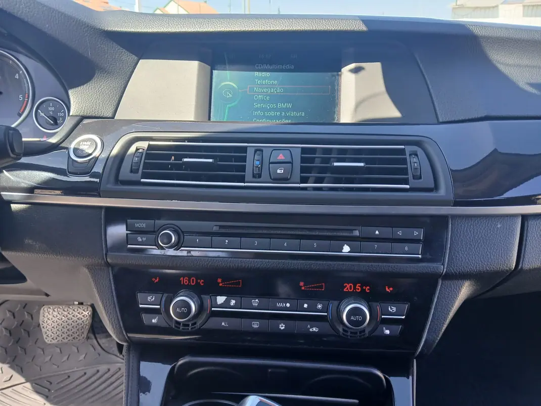 BMW 520 Gran Turismo 2011 - 12800 EUR, 321711 km - AUTO.MOTO.pt - 321711km - foto 9 de 11