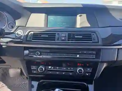 BMW 520 Gran Turismo 2011 - 12800 EUR, 321711 km - AUTO.MOTO.pt - 321711km - foto 9 de 11