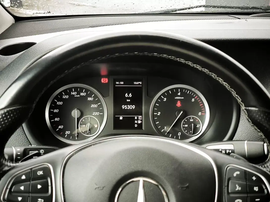 Mercedes-Benz Vito Tourer 2022 - 45950 EUR, 95000 km - AUTO.MOTO.pt - 95000km - foto 19 de 36