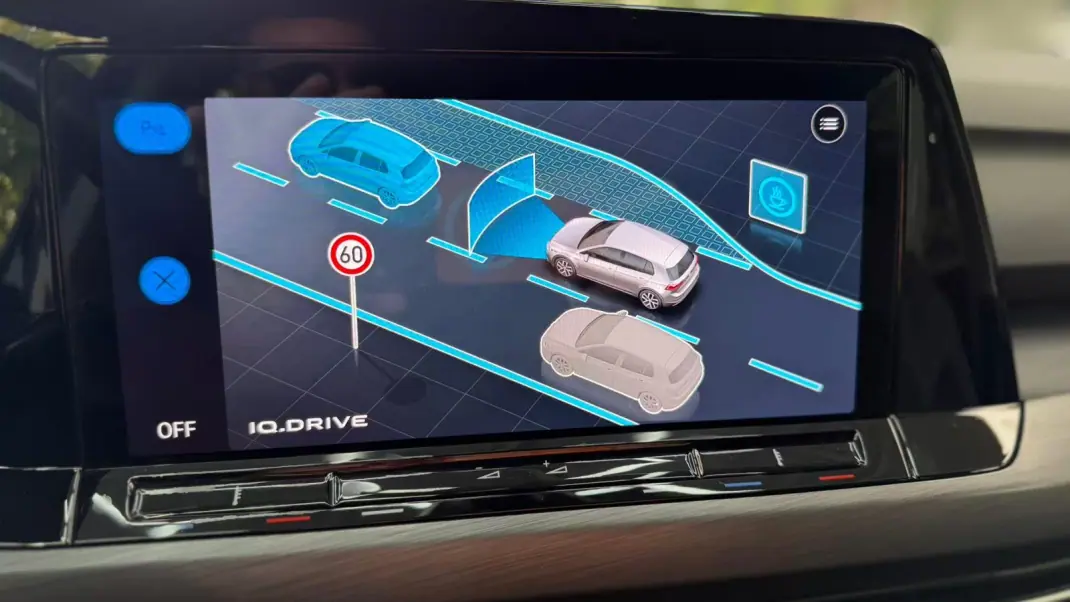 Volkswagen Golf 2021 - 21500 EUR, 96839 km - AUTO.MOTO.pt - 96839km - foto 29 de 38