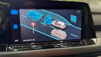 Volkswagen Golf 2021 - 21500 EUR, 96839 km - AUTO.MOTO.pt - 96839km - foto 29 de 38