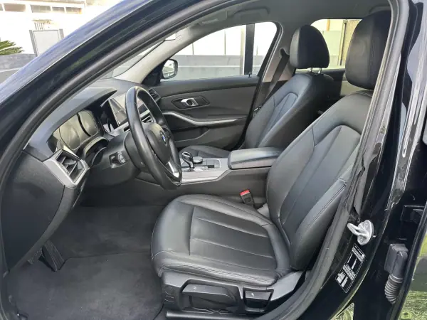 BMW 318 2021 - 27000 EUR, 180000 km - AUTO.MOTO.pt - 180000km - foto 41 de 50