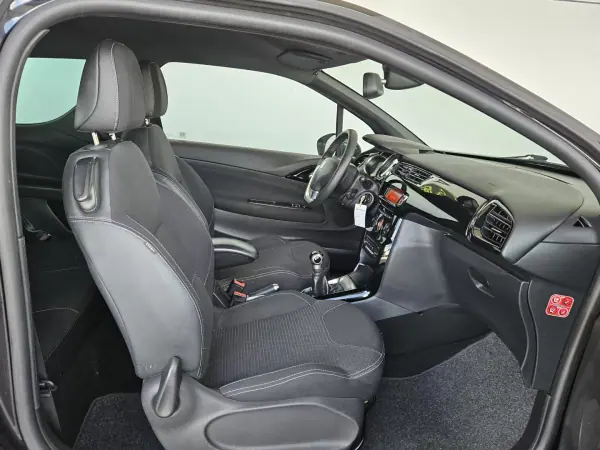 Citroën DS3 2010 - 6750 EUR, 125000 km - AUTO.MOTO.pt - 125000km - foto 5 de 9