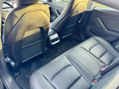 Tesla Model 3 2019 - 25999 EUR, 60000 km - AUTO.MOTO.pt - 60000km - foto 23 de 24