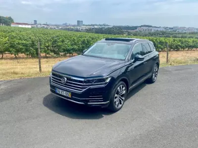 Volkswagen Touareg 2019 - 47500 EUR, 111935 km - AUTO.MOTO.pt - 111935km - foto 2 de 25