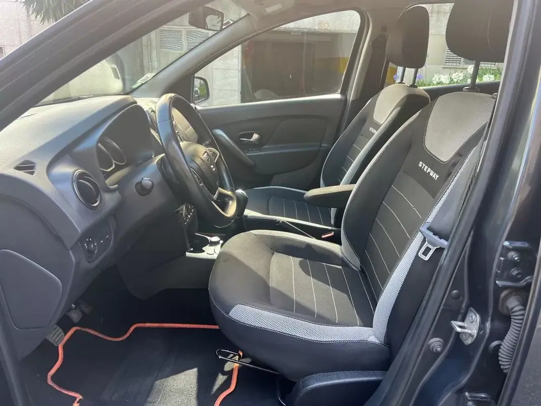 Dacia Sandero 2017 - 8950 EUR, 158000 km - AUTO.MOTO.pt - 158000km - foto 10 de 15