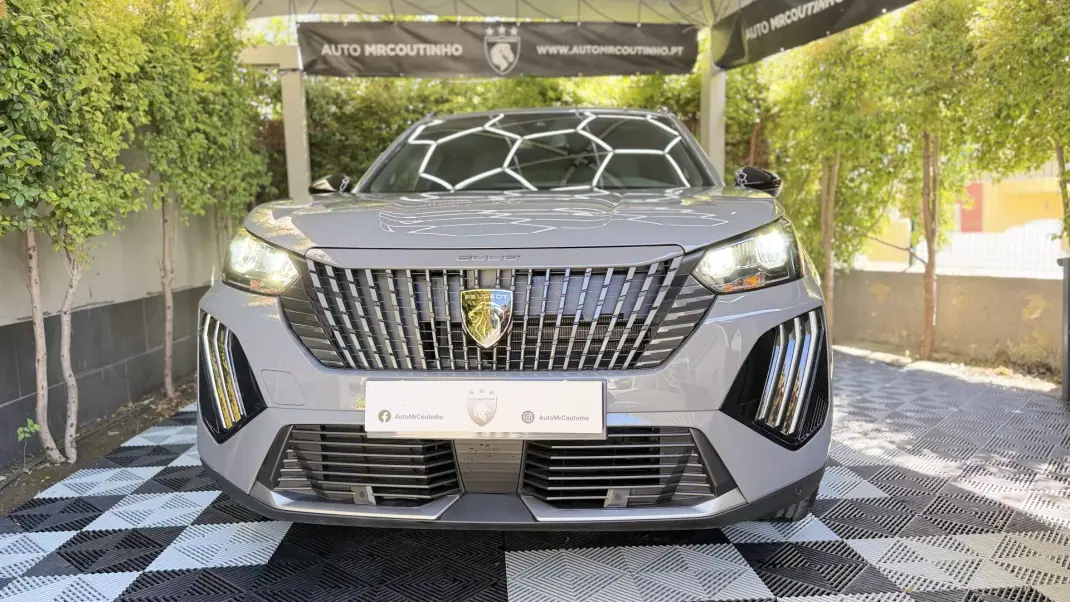 Peugeot e-2008 2025 - 25900 EUR, 13646 km - AUTO.MOTO.pt - 13646km - foto 4 de 22